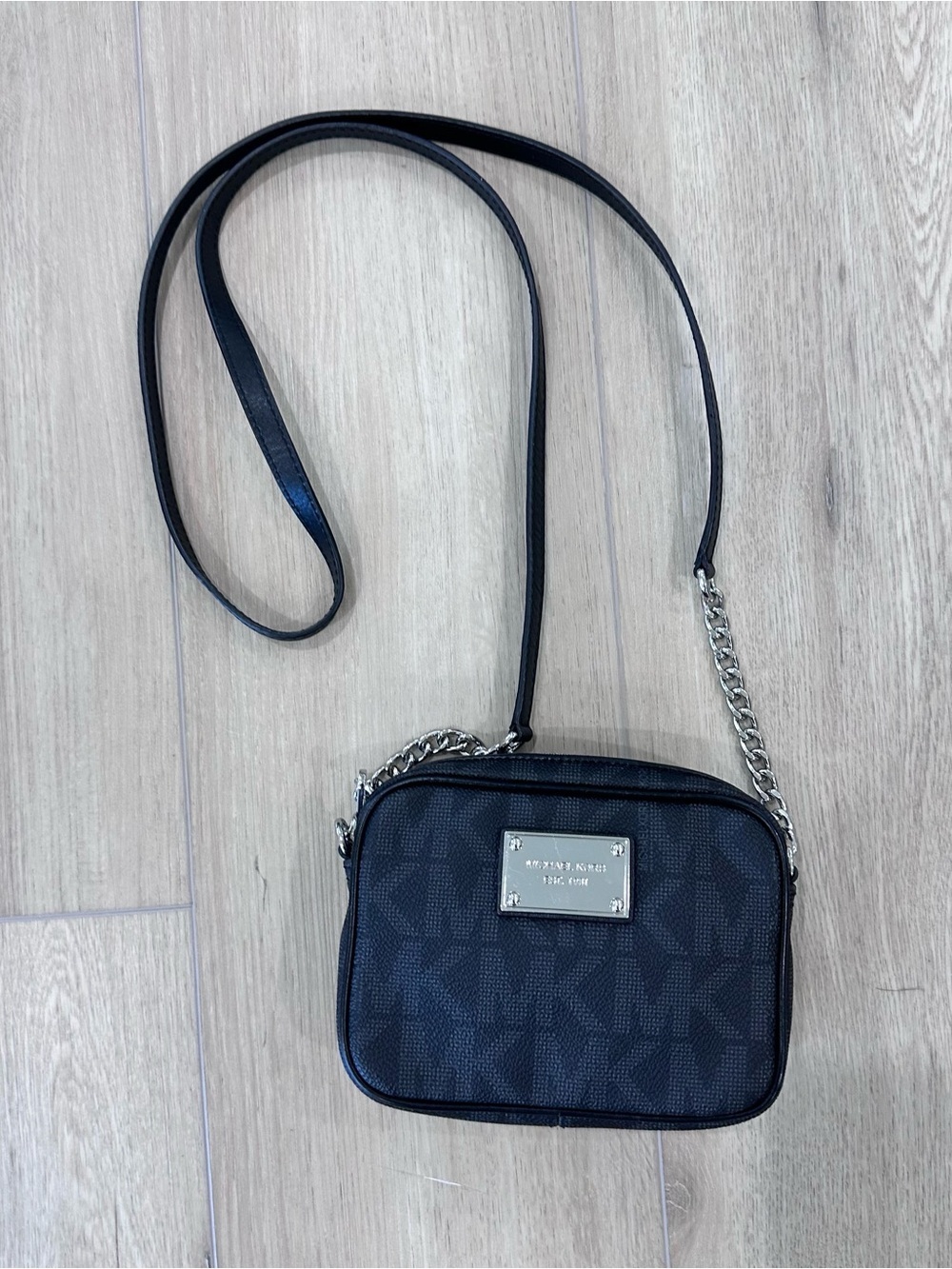 MICHAEL MICHAEL KORS signature jet set PVC crossbody bag black